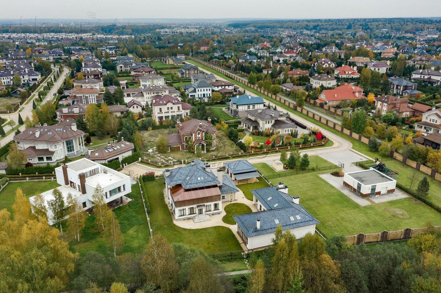 2-этажный коттедж 1 000 м² с отделкой