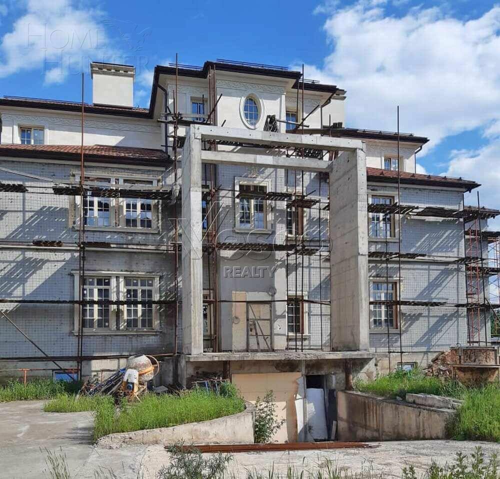 3-этажный коттедж 1 230 м² без отделки