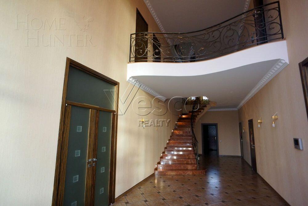 2-этажный коттедж 650 м² с отделкой
