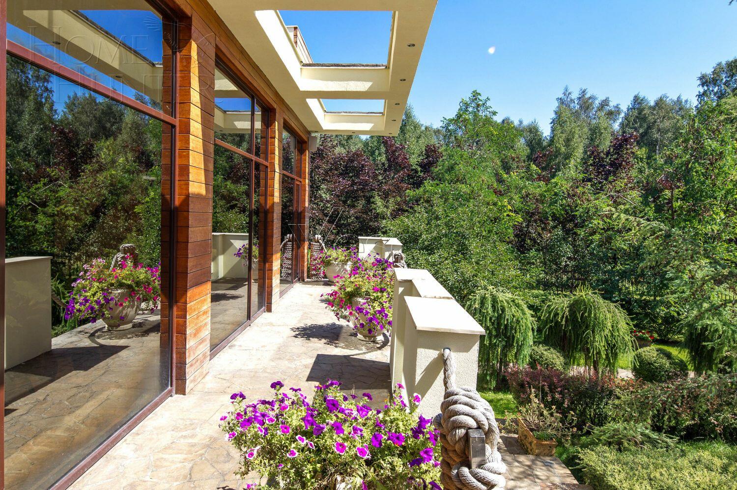 2-этажный коттедж 1 200 м² с отделкой