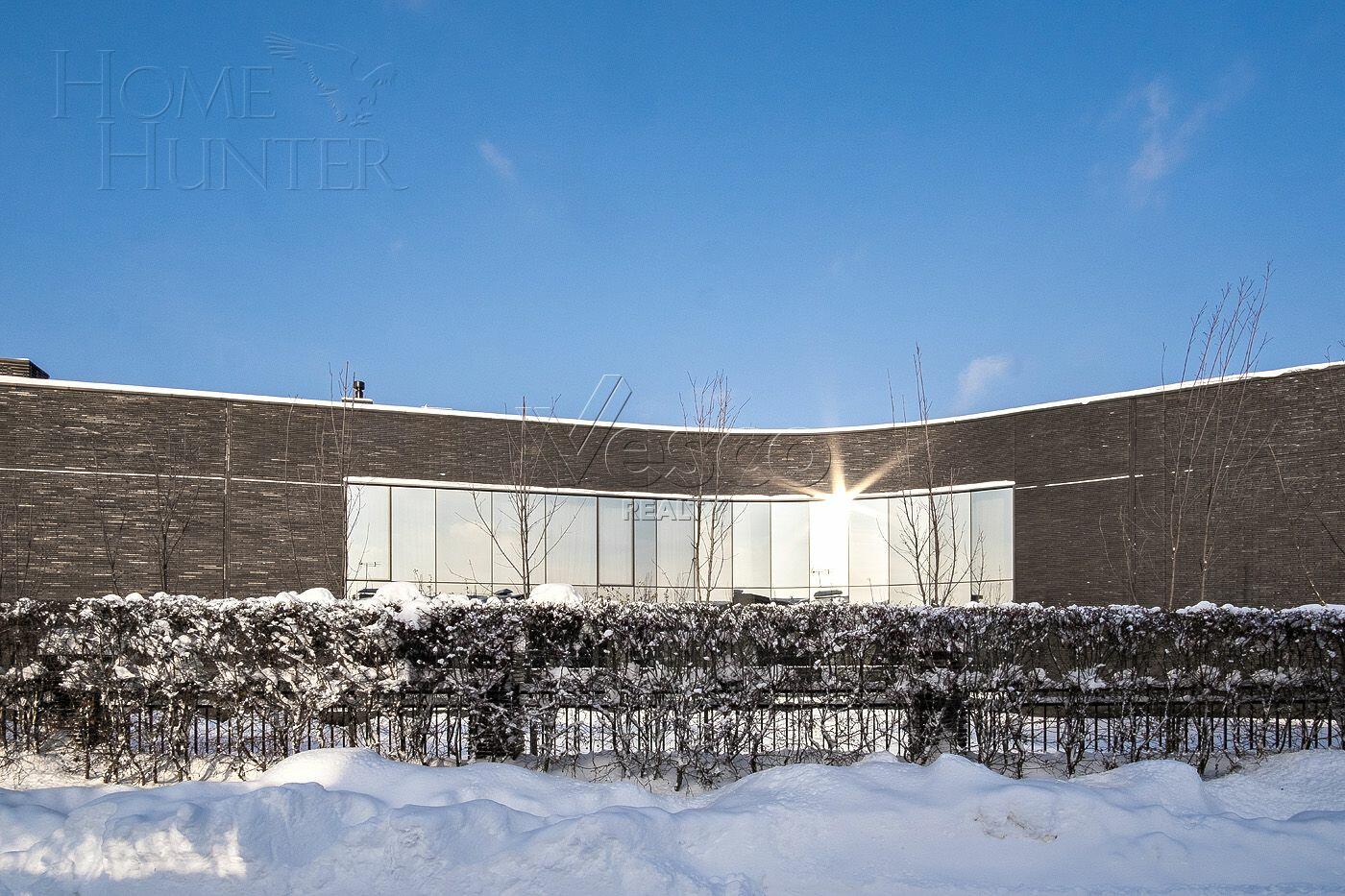 3-этажный коттедж 2 600 м² с отделкой