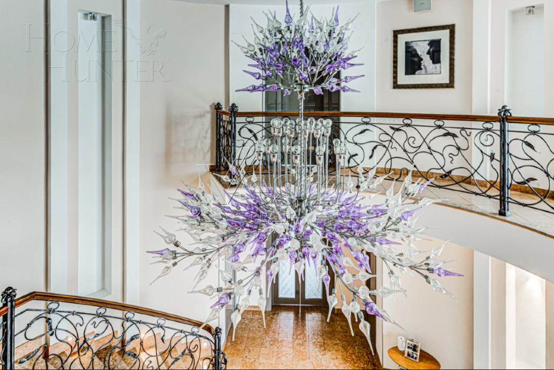 2-этажный коттедж 1 400 м² с отделкой