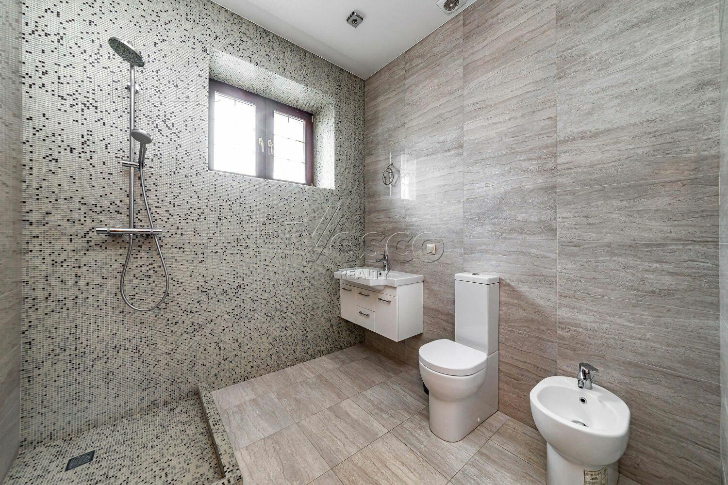 2-этажный коттедж 1 000 м² с отделкой