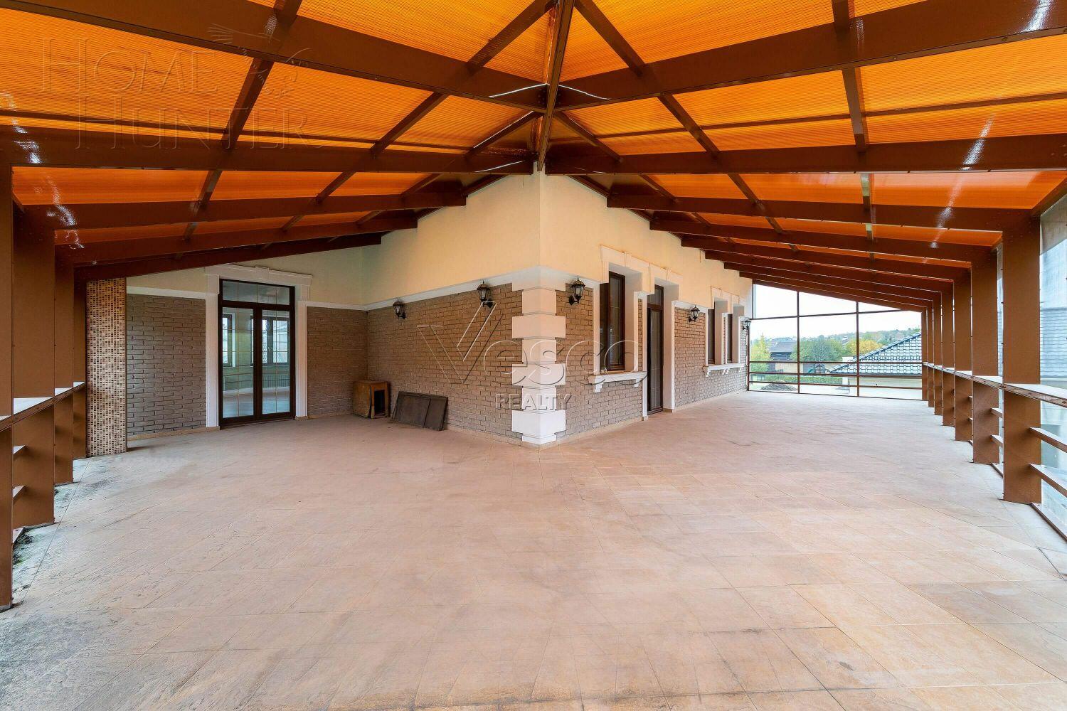 2-этажный коттедж 1 000 м² с отделкой