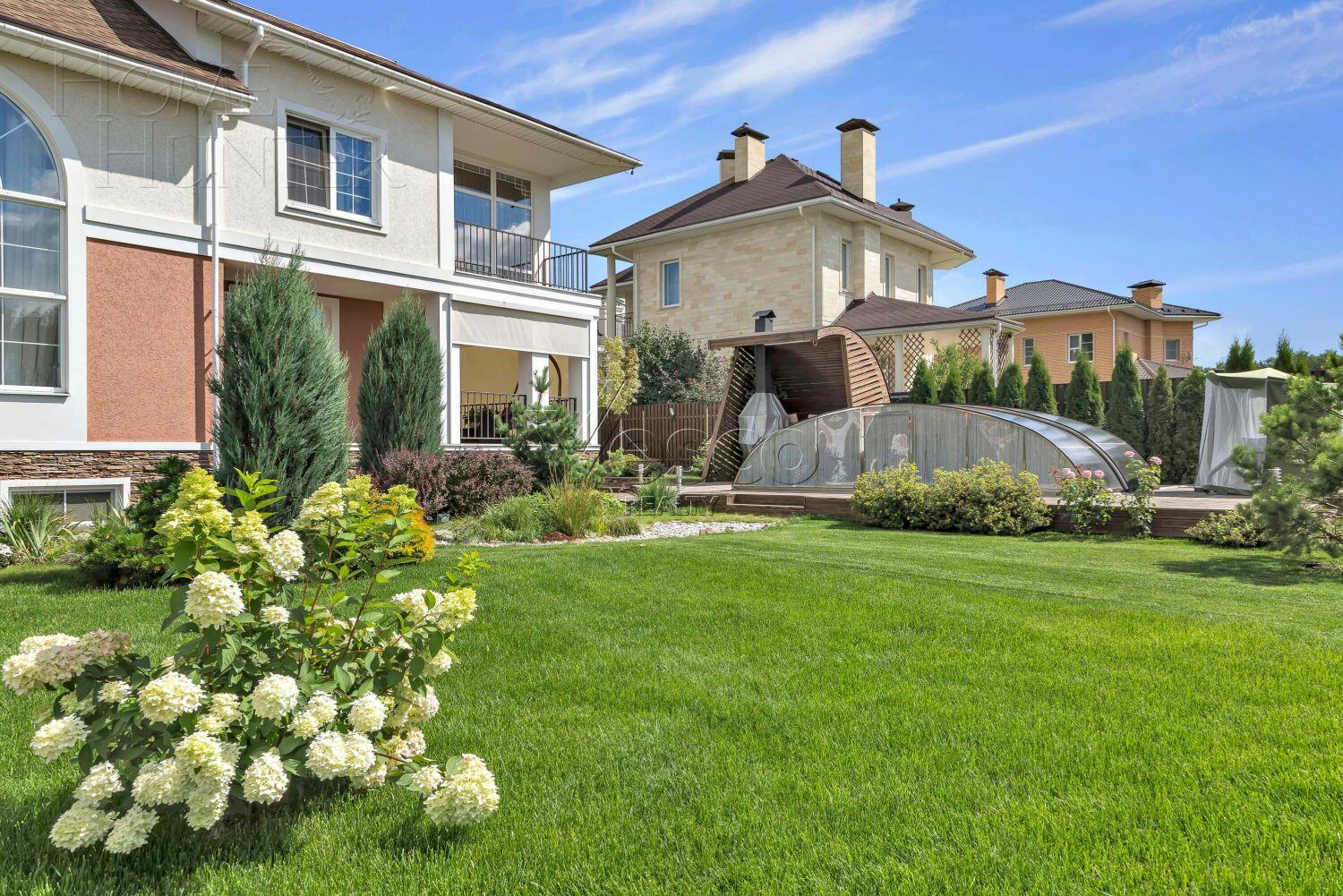 2-этажный коттедж 540 м² с отделкой