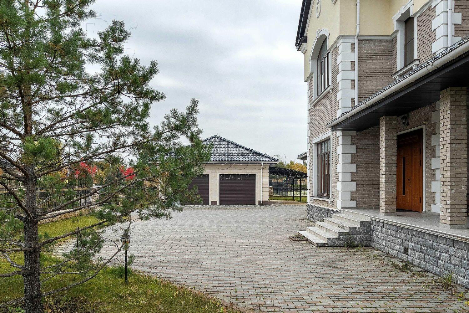 2-этажный коттедж 1 000 м² с отделкой