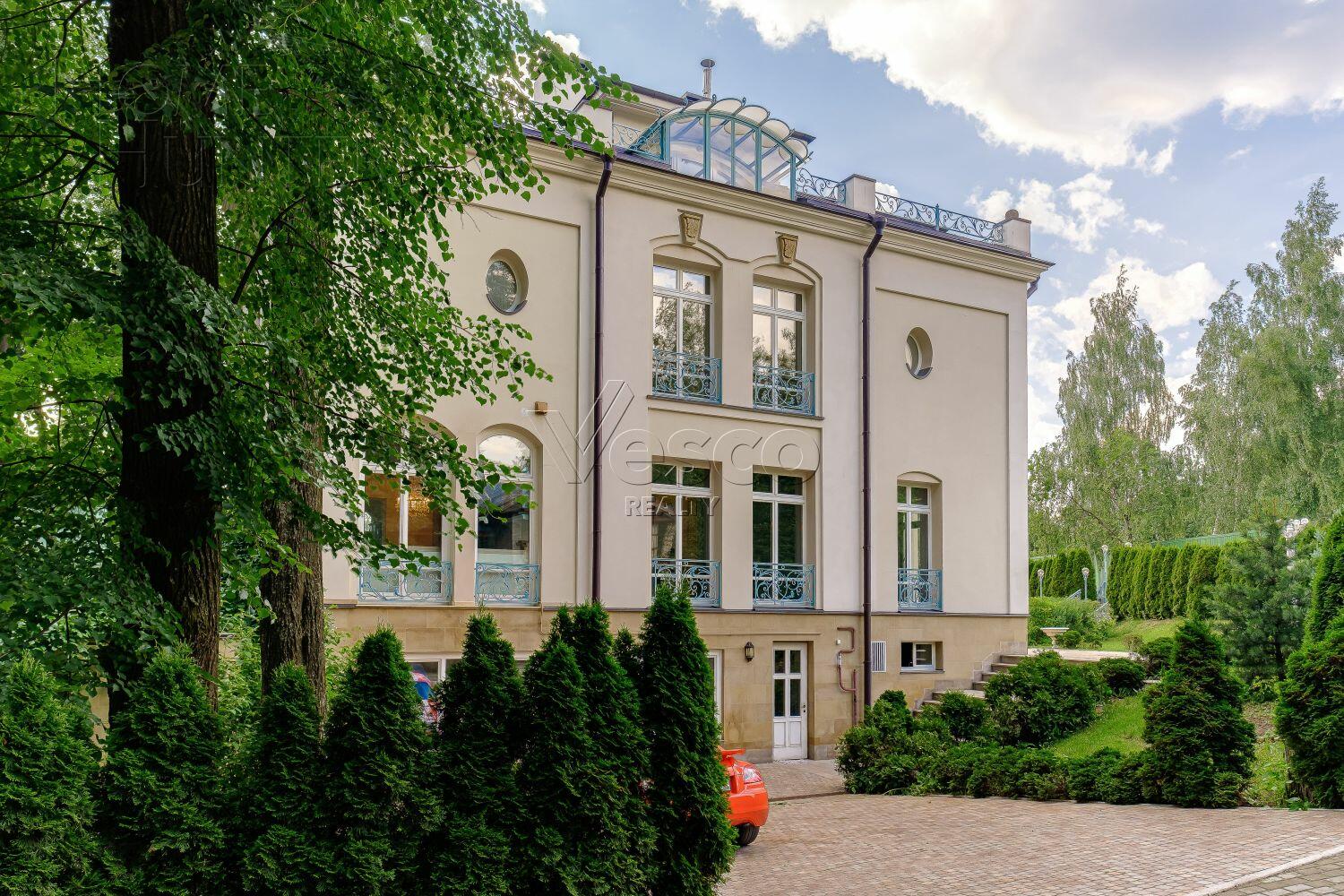 2-этажный коттедж 640 м² с отделкой