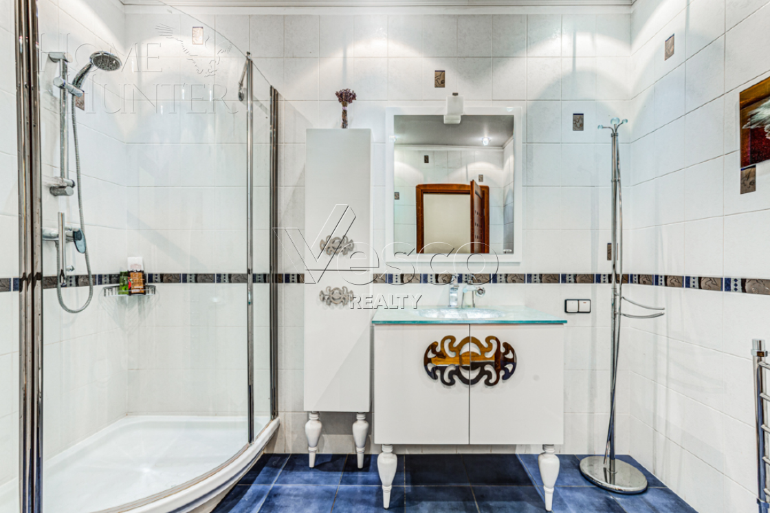 2-этажный коттедж 1 400 м² с отделкой