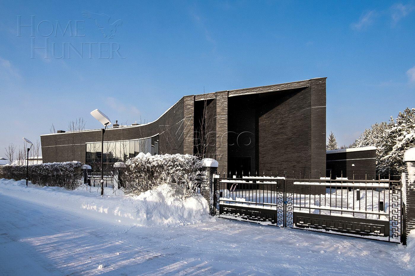 3-этажный коттедж 2 600 м² с отделкой