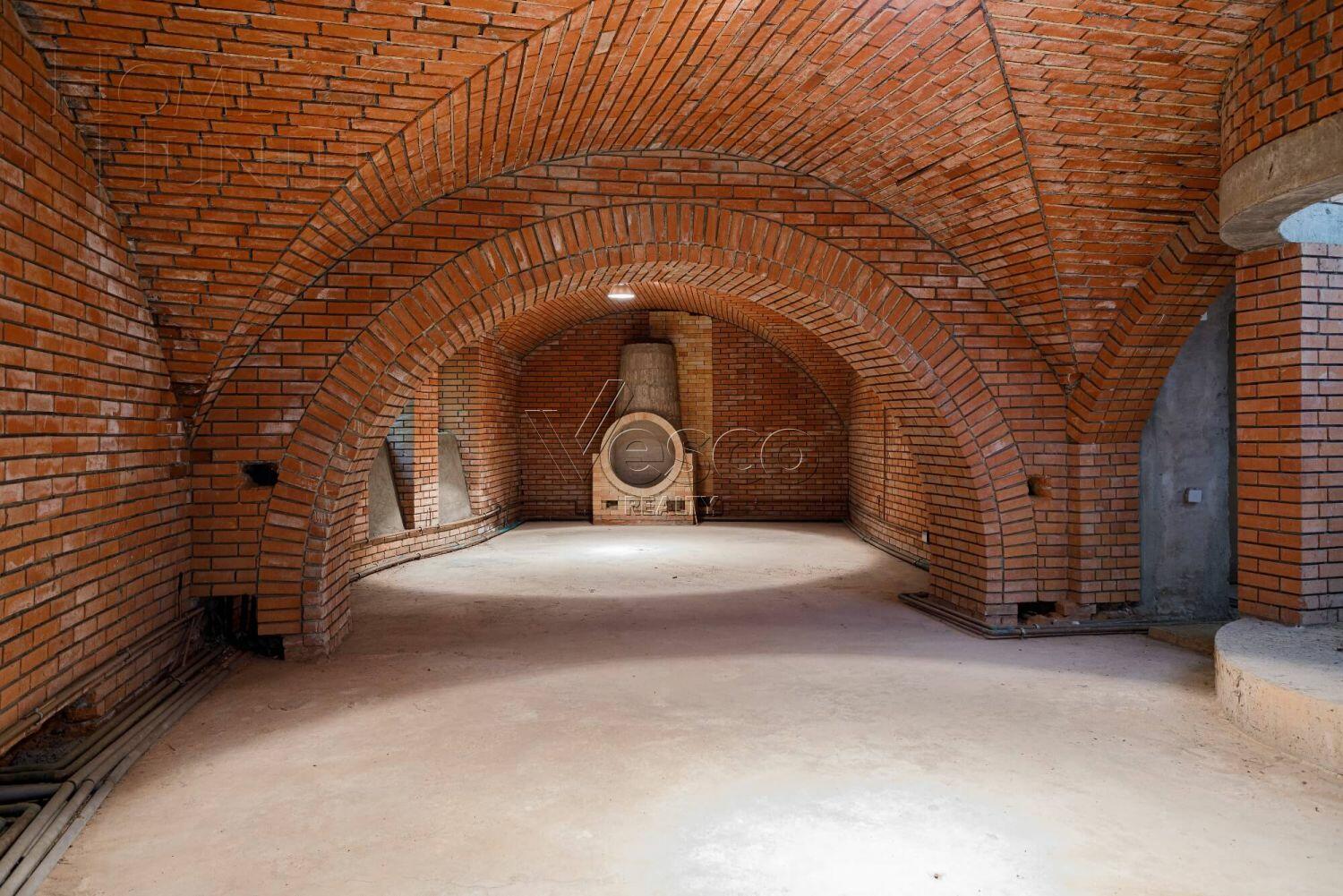 3-этажный коттедж 1 018 м² без отделки