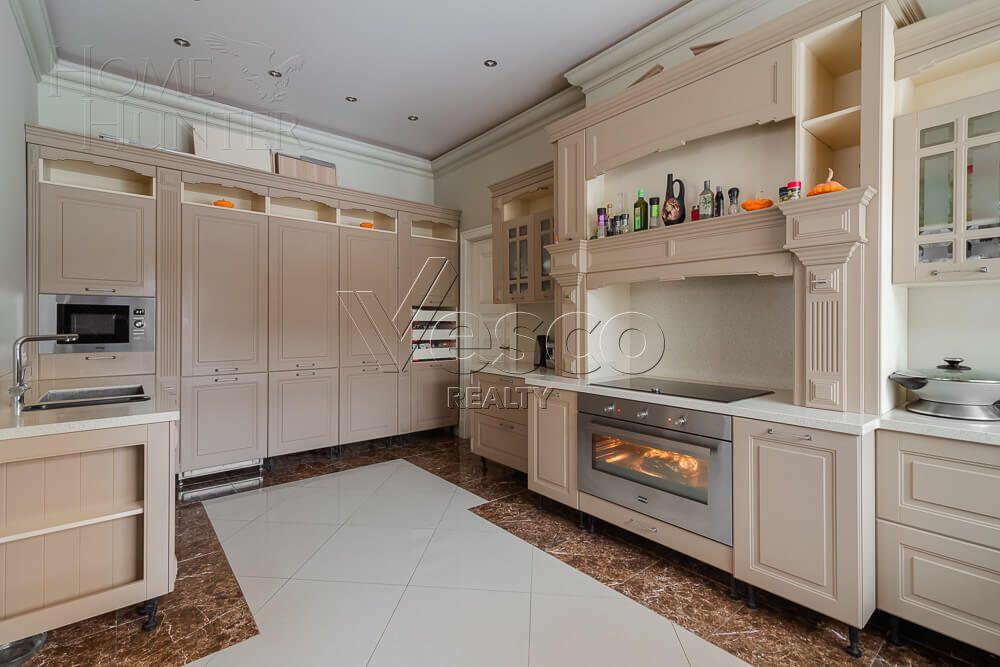 2-этажный коттедж 850 м² с отделкой