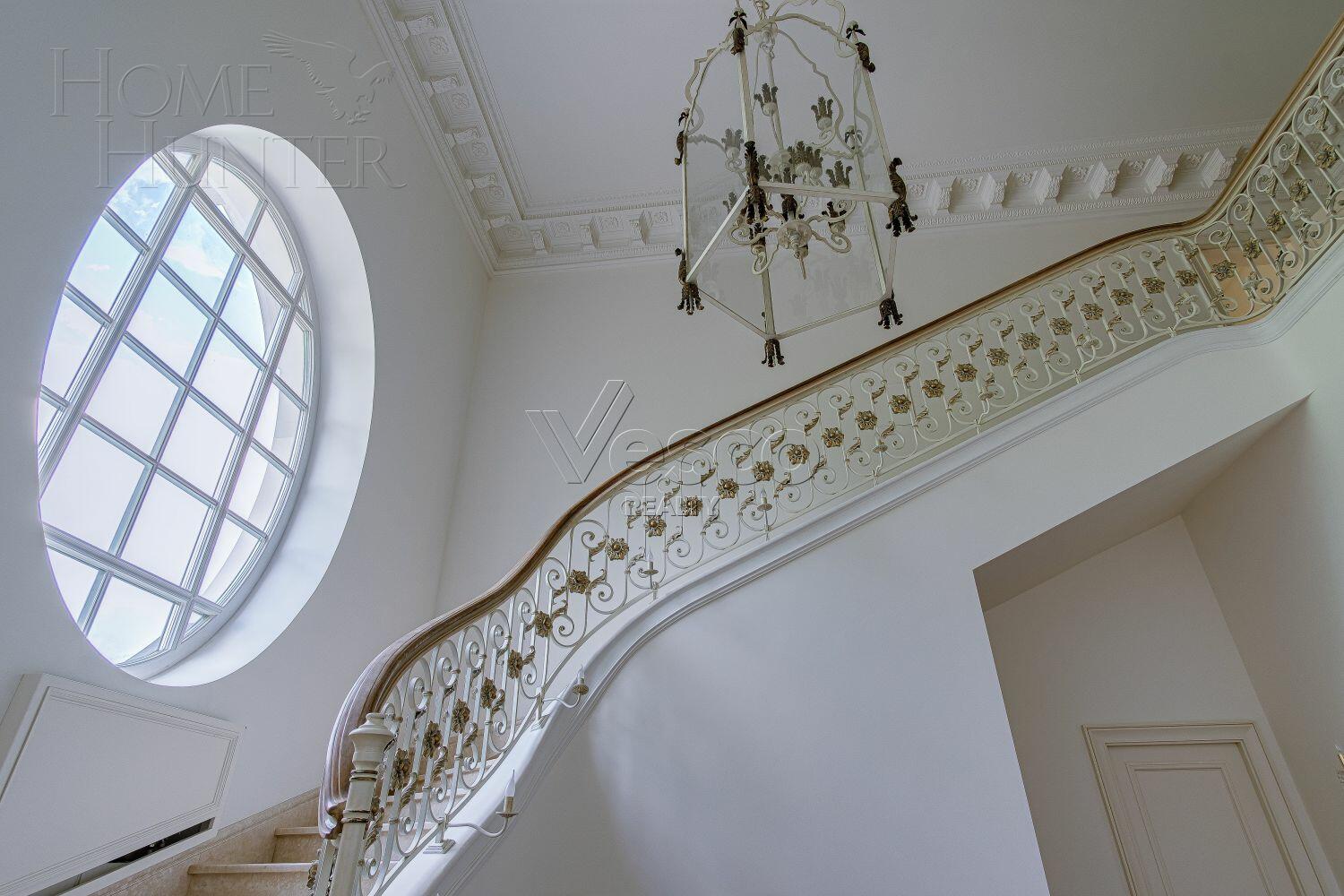 2-этажный коттедж 640 м² с отделкой