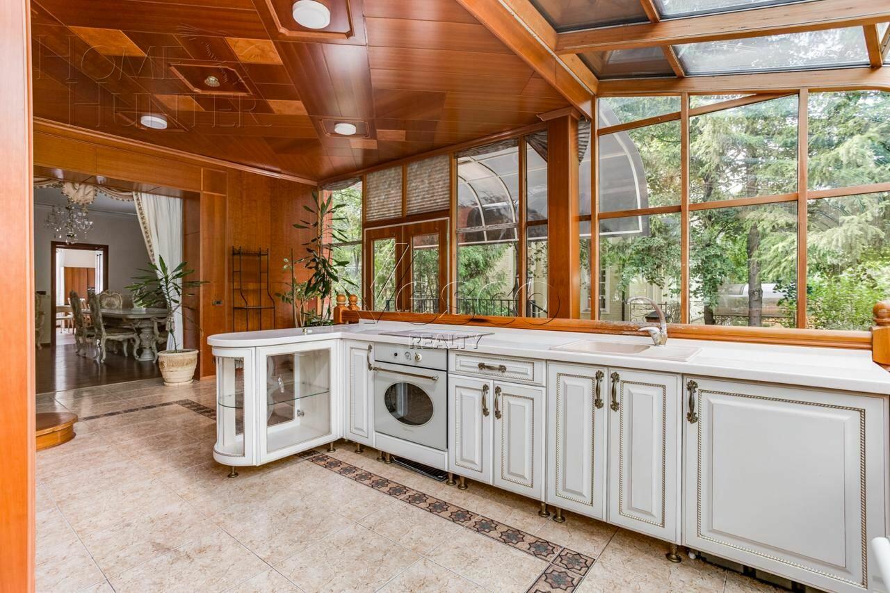 2-этажный коттедж 650 м² с отделкой