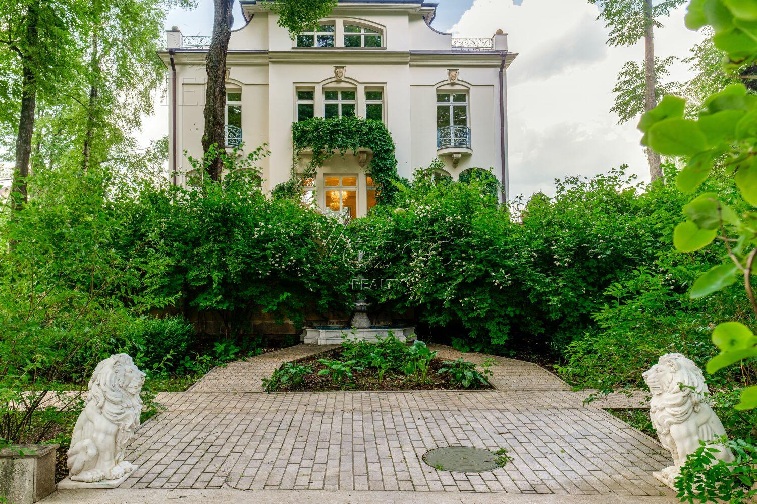 2-этажный коттедж 640 м² с отделкой