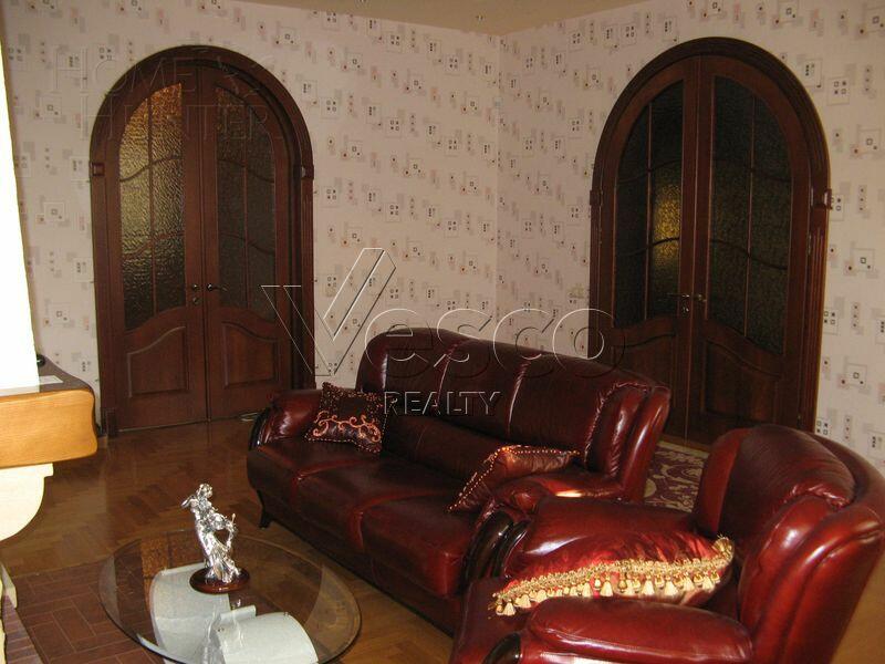 3-этажный коттедж 1 200 м² с отделкой