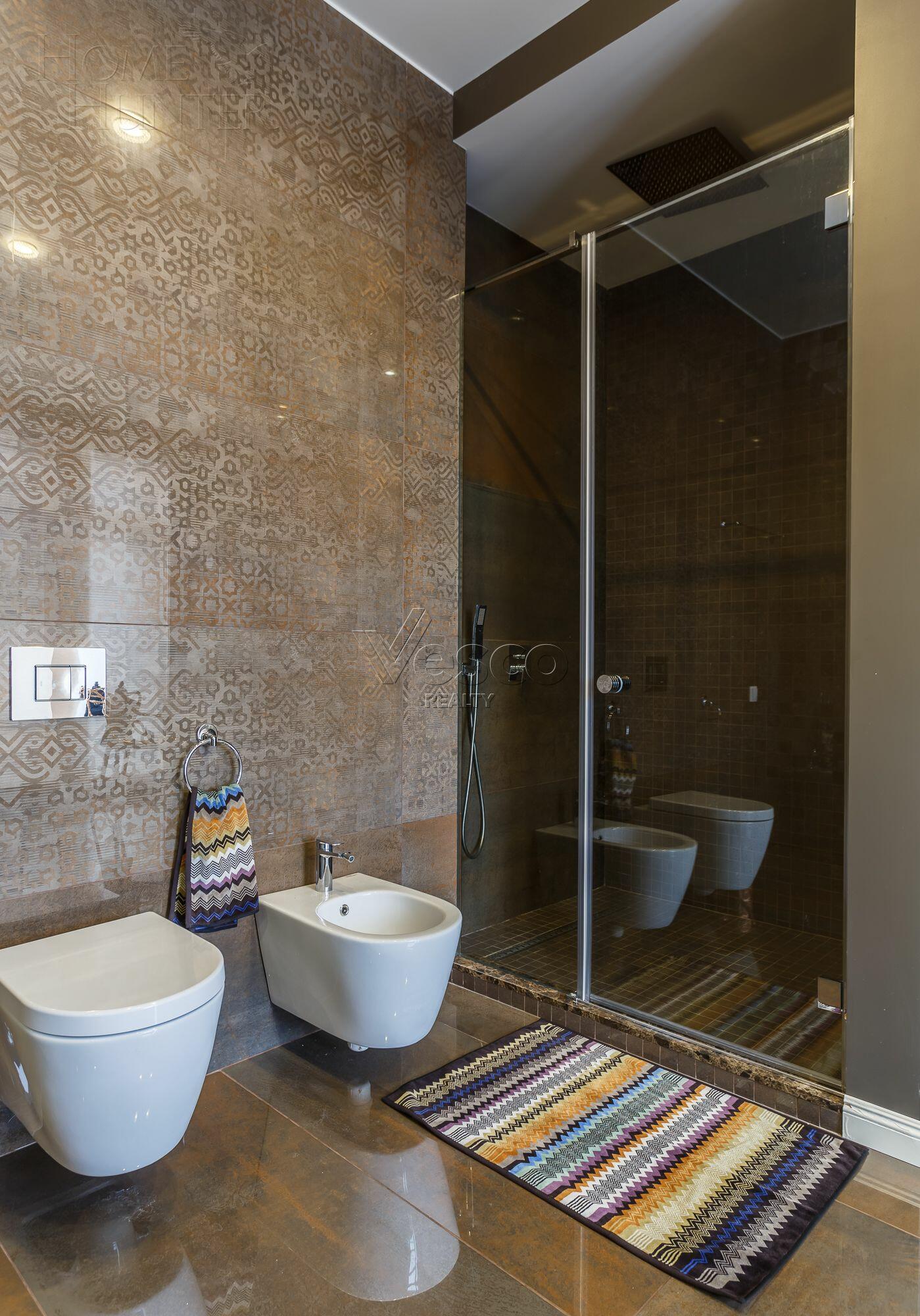 3-этажный таунхаус 360 м² с отделкой