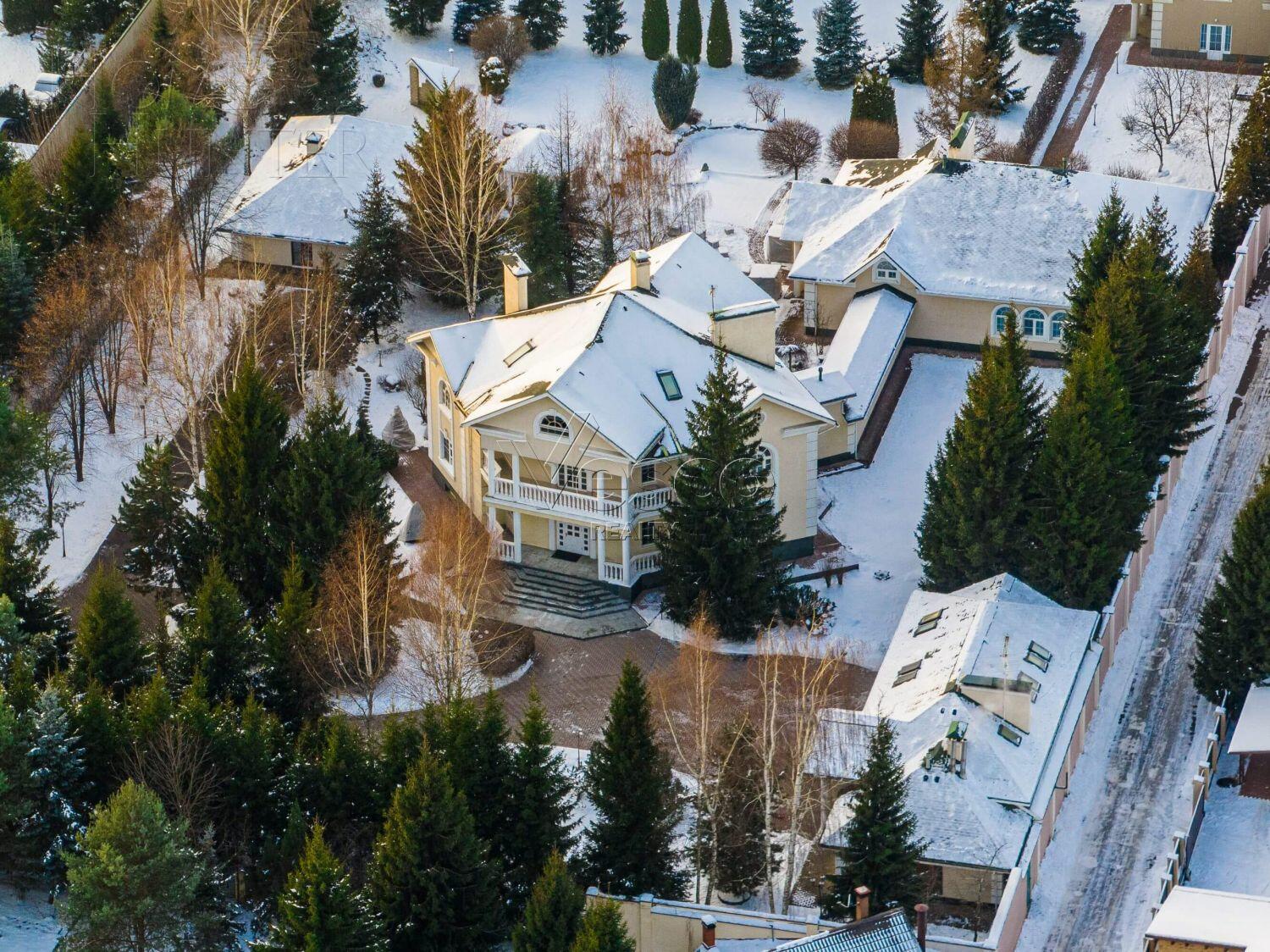 2-этажный коттедж 1 720 м² с отделкой