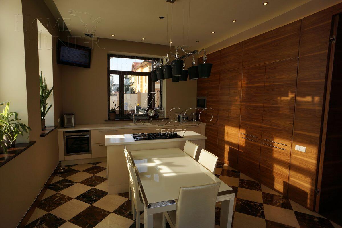 2-этажный коттедж 600 м² с отделкой