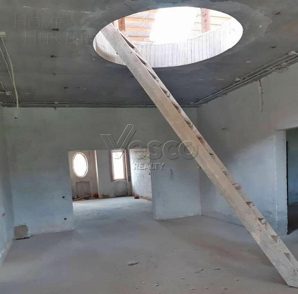 3-этажный коттедж 1 230 м² без отделки