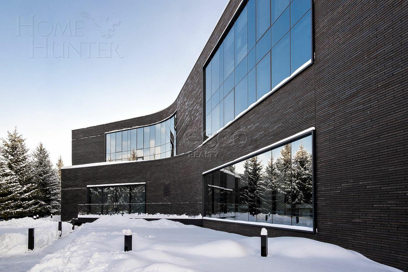 3-этажный коттедж 2 600 м² с отделкой