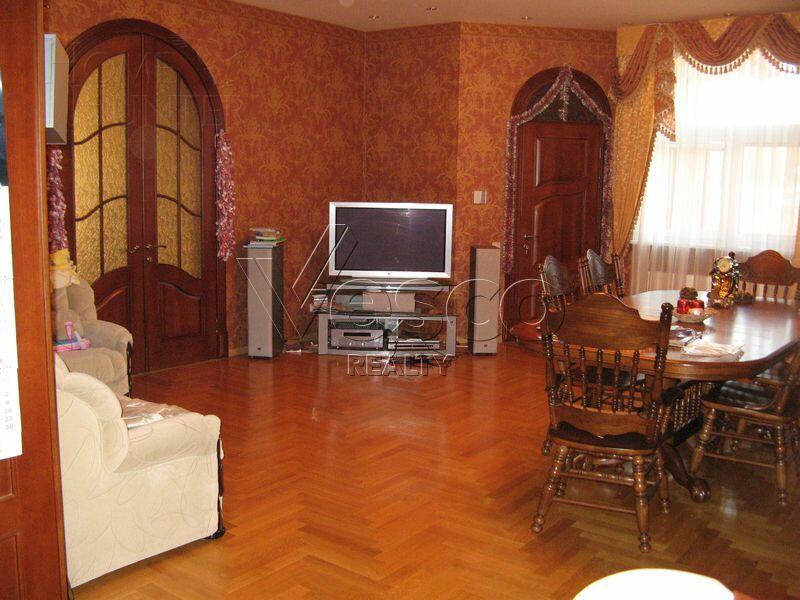 3-этажный коттедж 1 200 м² с отделкой