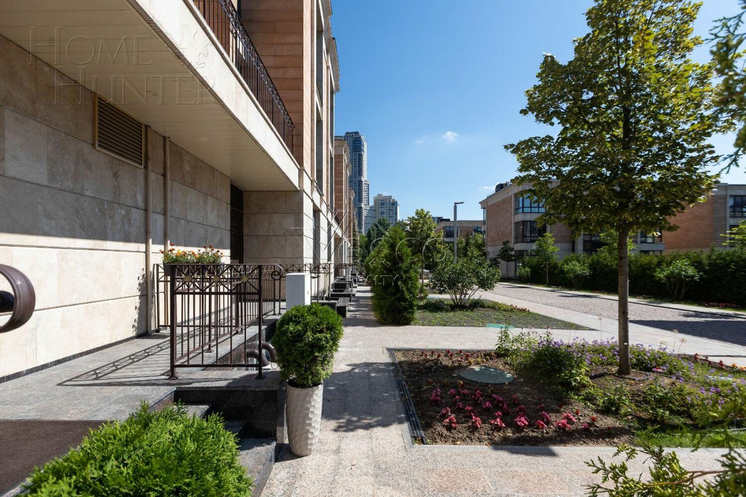 4-УРОВНЕВЫЙ ТАУНХАУС БЕЗ ОТДЕЛКИ 420 М² НА 1 ЭТАЖЕ