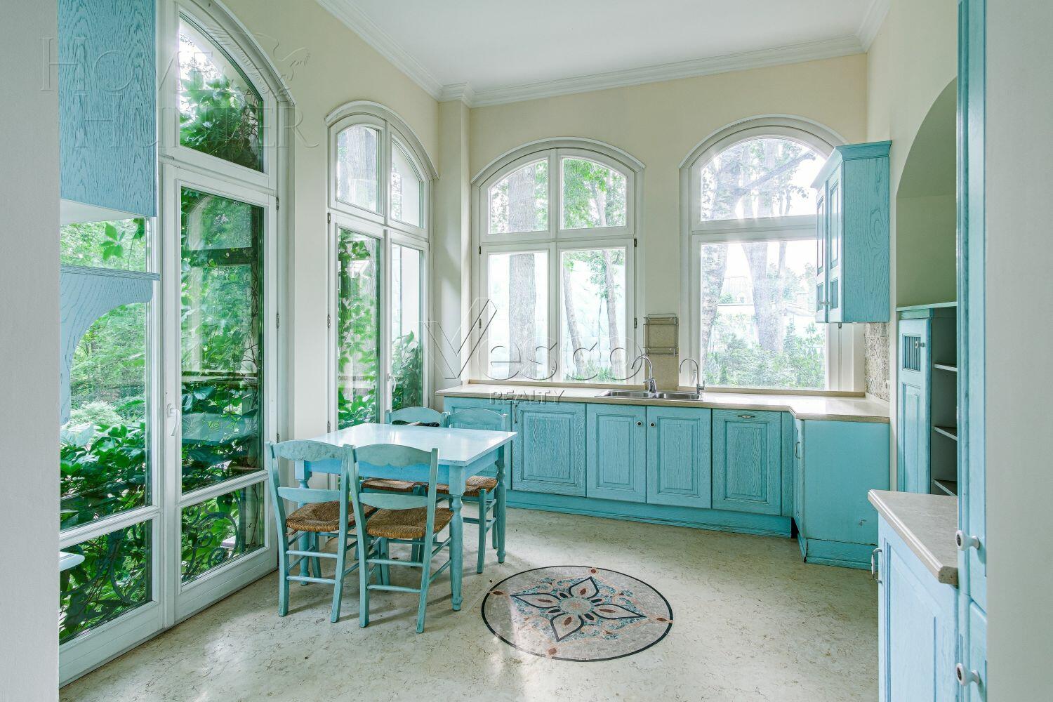 2-этажный коттедж 640 м² с отделкой