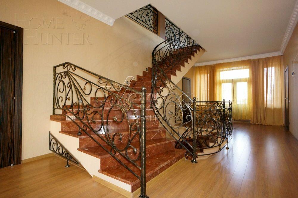 2-этажный коттедж 650 м² с отделкой