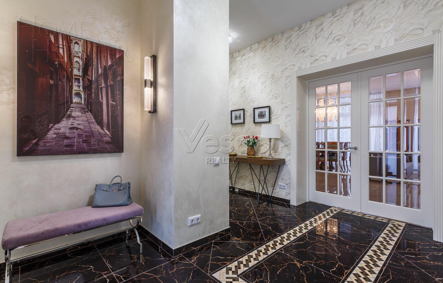 3-этажный таунхаус 360 м² с отделкой