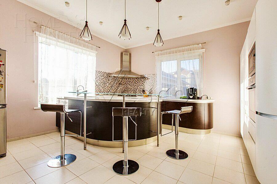 2-этажный коттедж 340 м² с отделкой