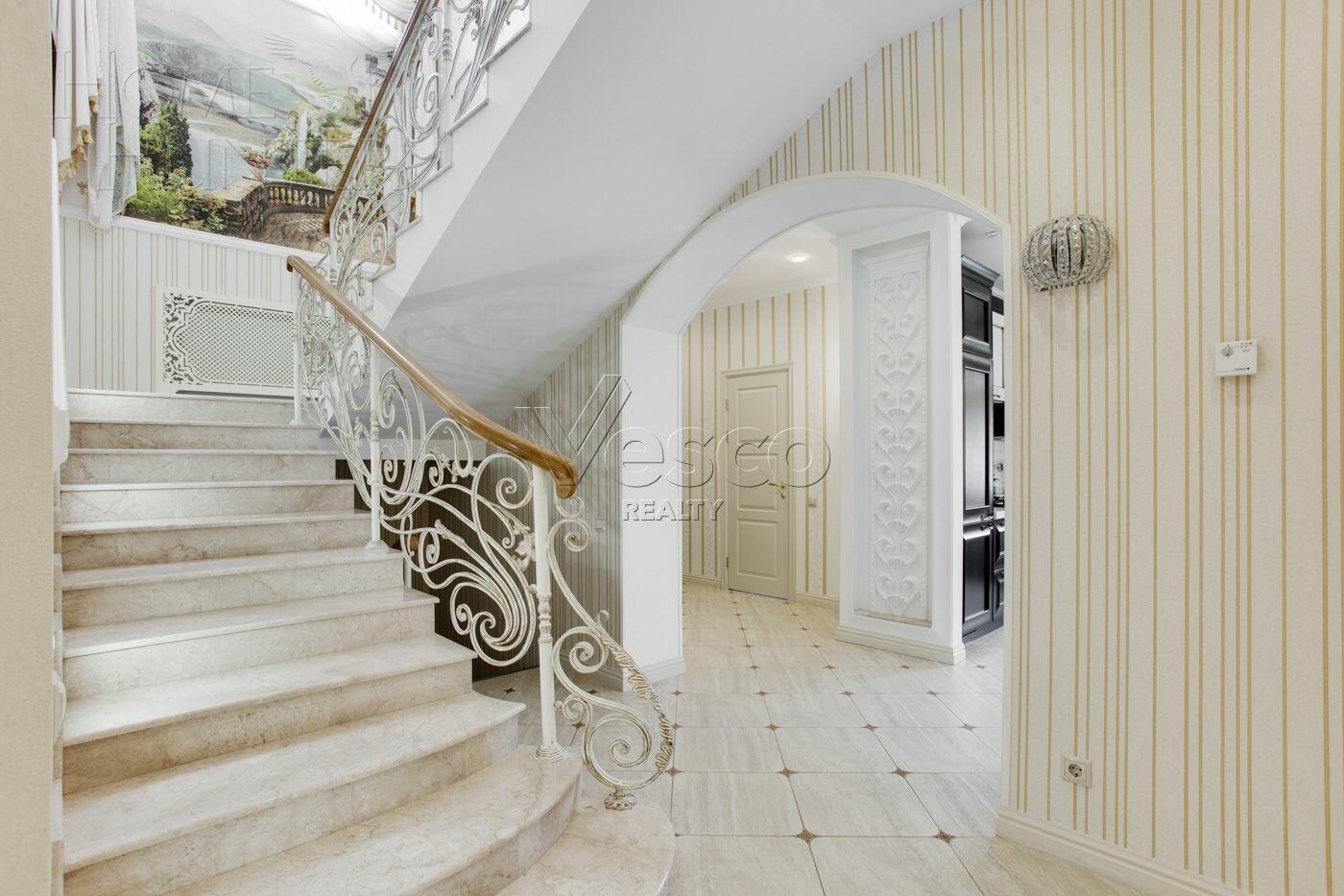 2-этажный коттедж 500 м² с отделкой