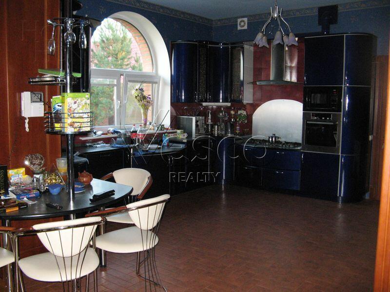 3-этажный коттедж 1 200 м² с отделкой