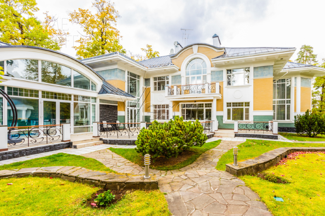 2-этажный коттедж 1 400 м² с отделкой