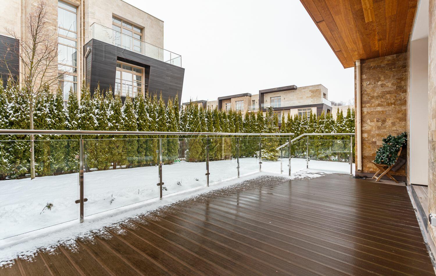 3-этажный таунхаус 360 м² с отделкой