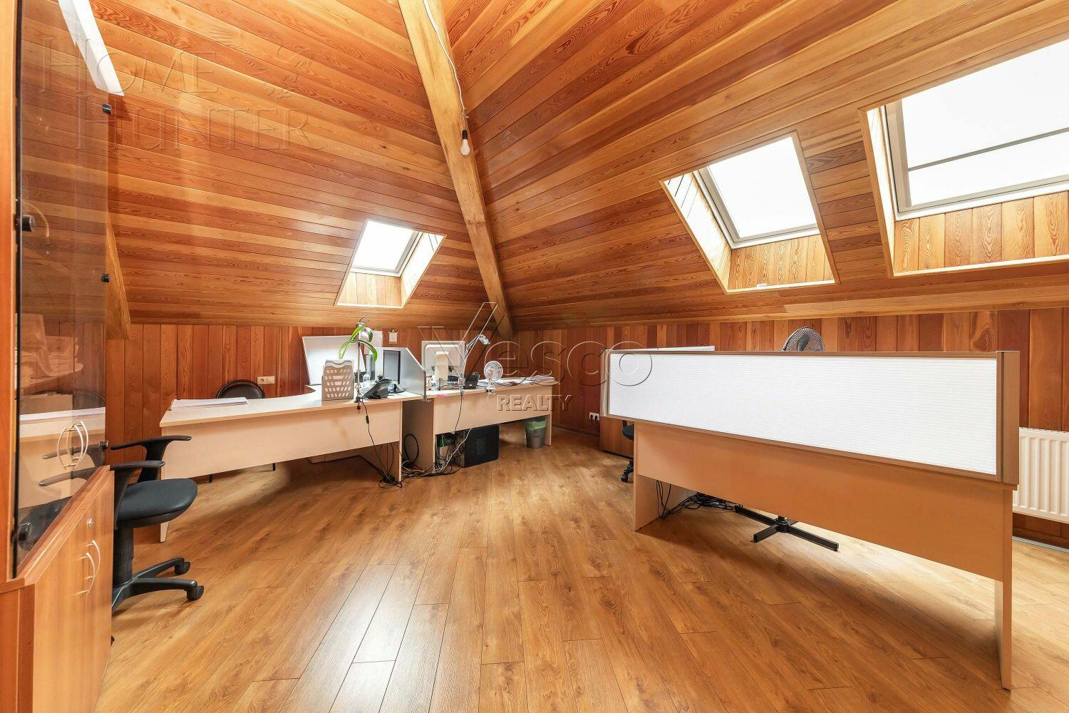 2-этажный коттедж 1 000 м² с отделкой