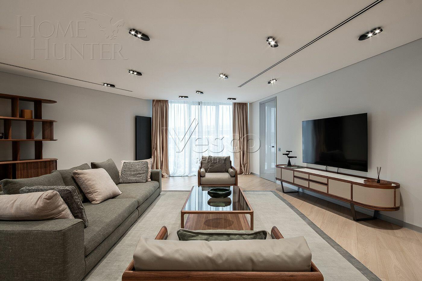 3-этажный коттедж 2 600 м² с отделкой