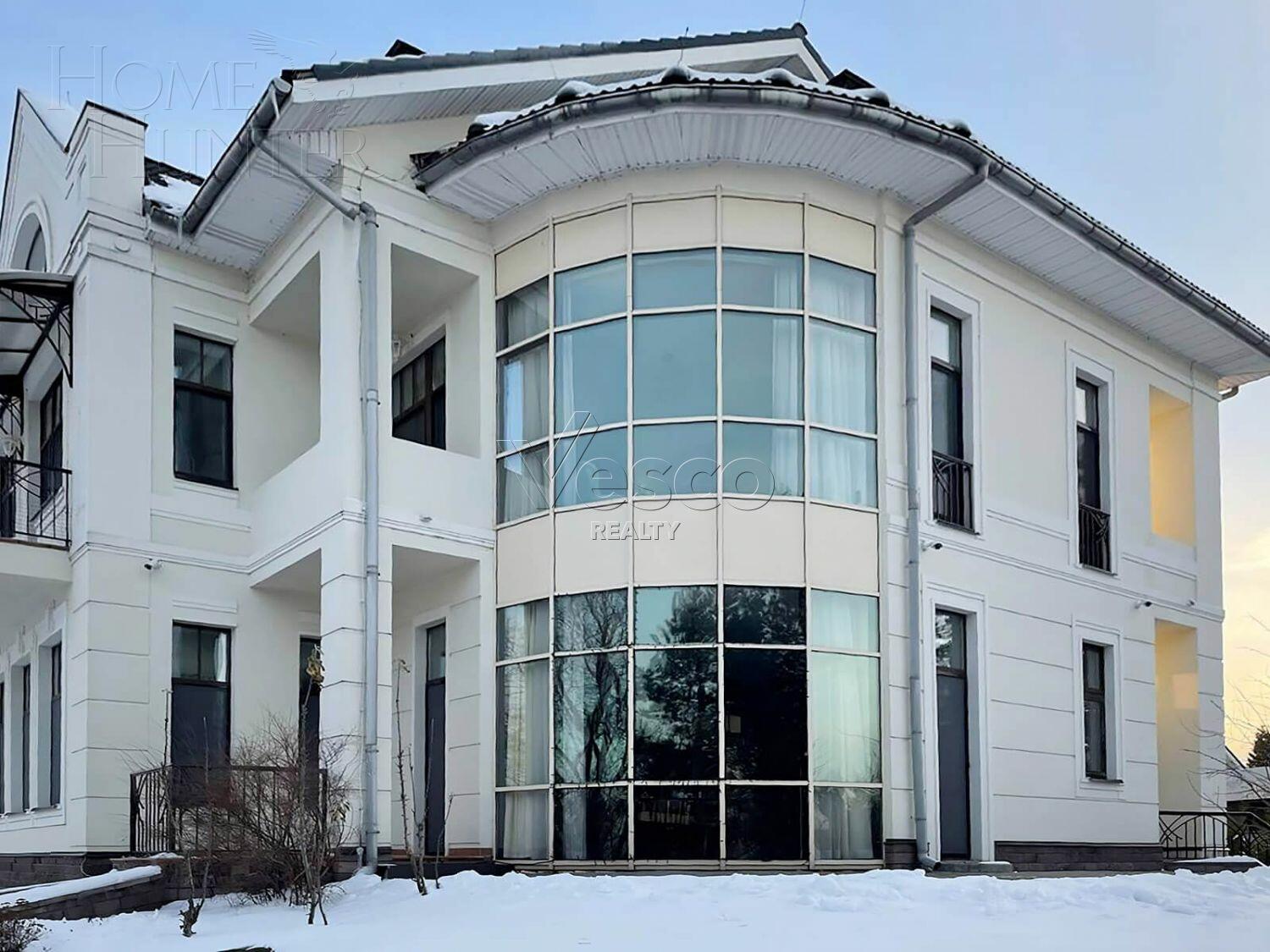 2-этажный коттедж 1 300 м² с отделкой