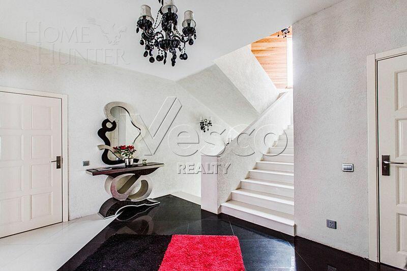 3-этажный коттедж 860 м² с отделкой