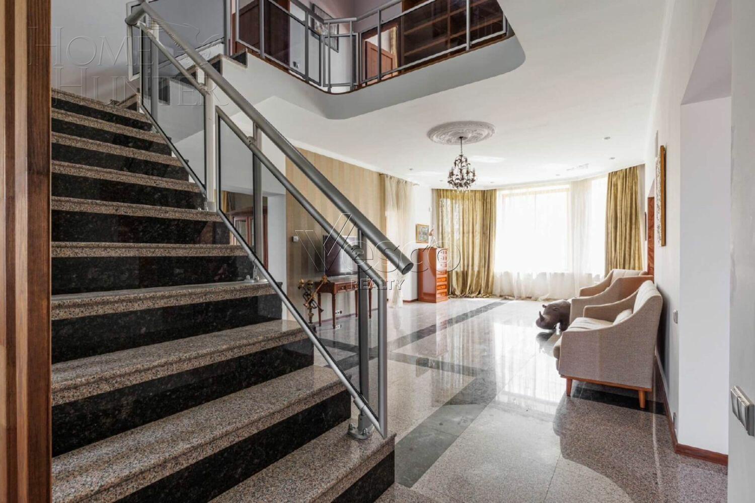 2-этажный коттедж 750 м² с отделкой