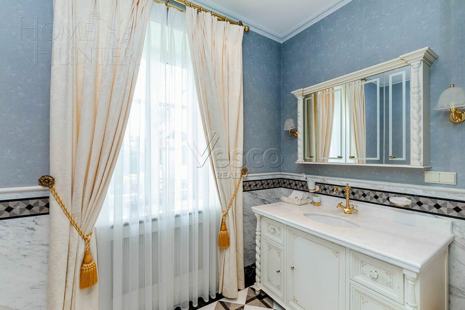 3-этажный коттедж 1 800 м² с отделкой