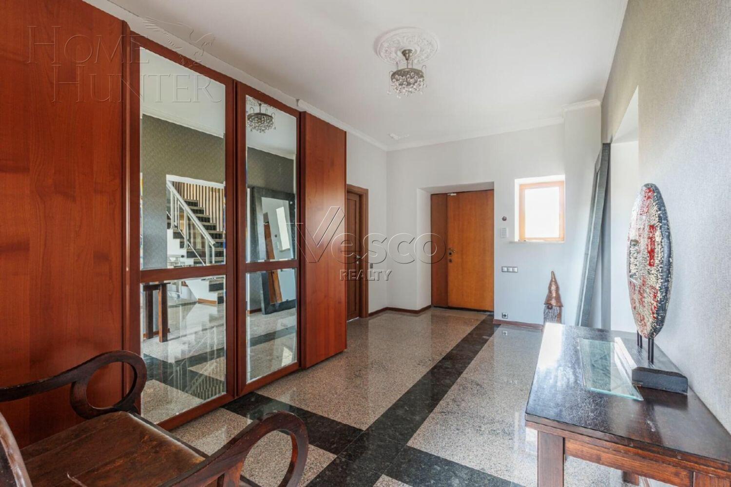 2-этажный коттедж 750 м² с отделкой