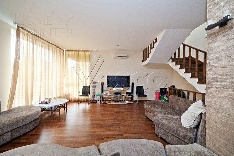 3-этажный таунхаус 450 м² с отделкой