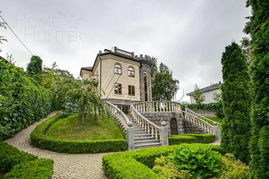 3-этажный коттедж 1 200 м² без отделки