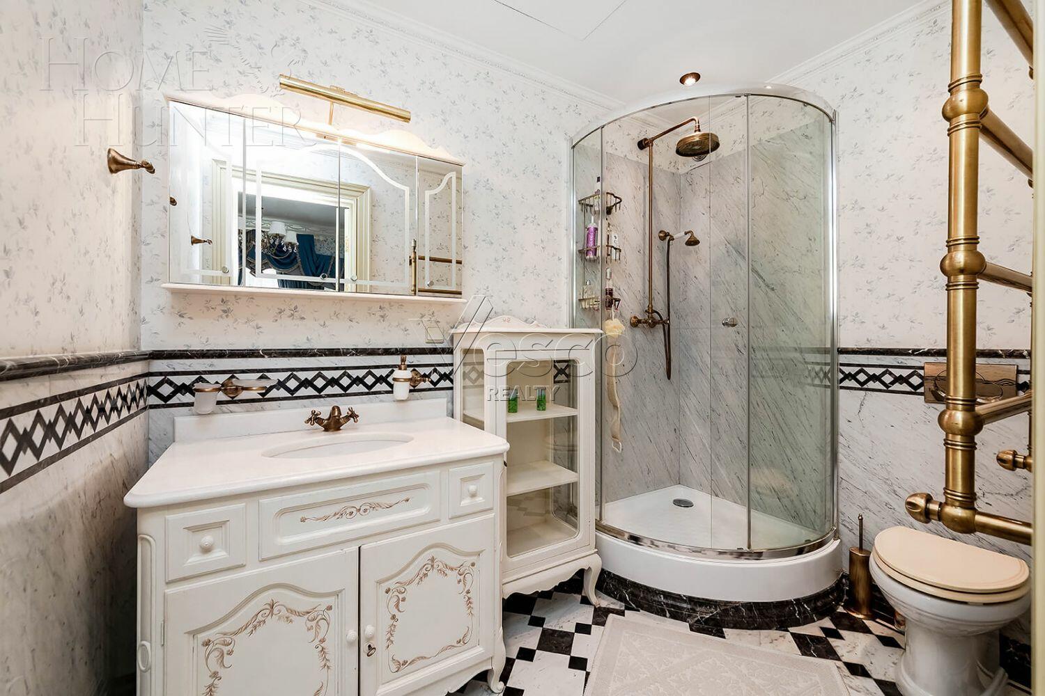 3-этажный коттедж 1 800 м² с отделкой