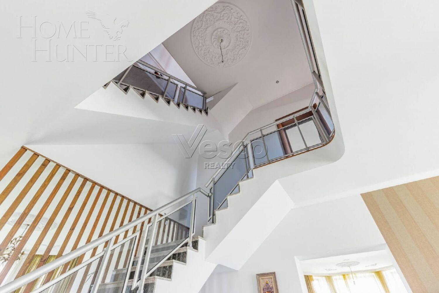 2-этажный коттедж 750 м² с отделкой