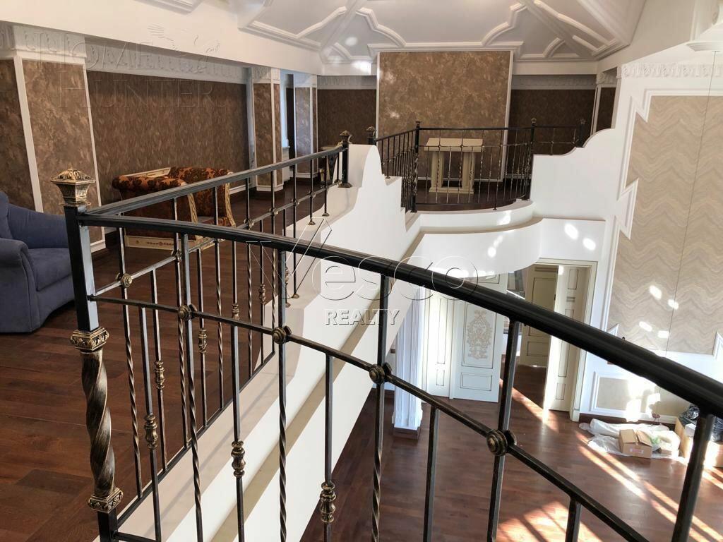 2-этажный коттедж 1 700 м² с отделкой