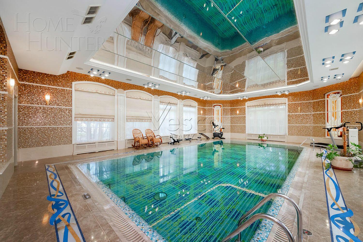 3-этажный коттедж 1 800 м² с отделкой