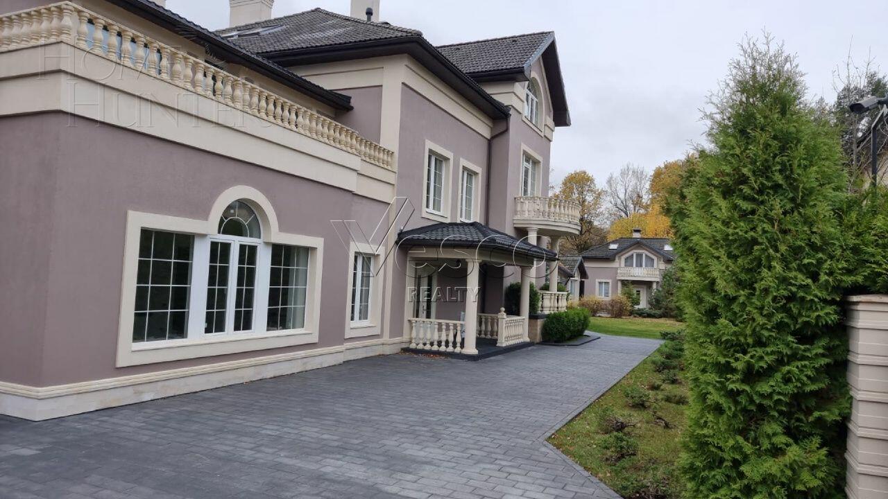 3-этажный коттедж 1 162 м² с отделкой