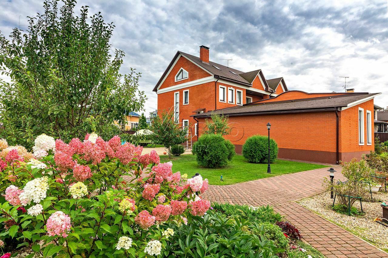 3-этажный коттедж 786 м² с отделкой