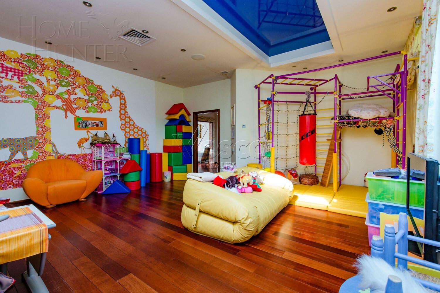 3-этажный коттедж 2 400 м² с отделкой